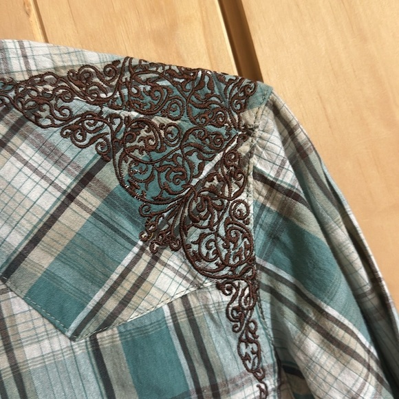 Sherry Cervi Collection Shirt with Cross Embroidery - Picture 4 of 7